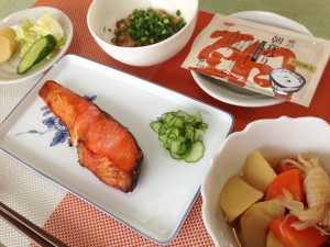 ある日の朝ごはん。鮭定食です。