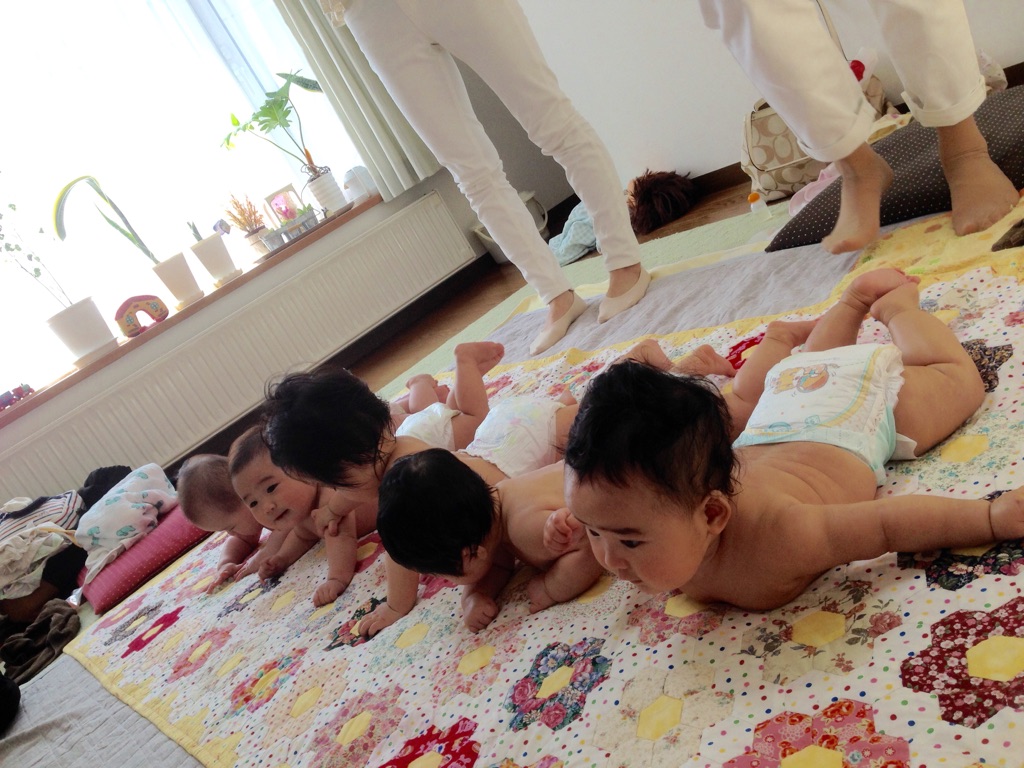 最後はみんなでうつぶせ頑張る!の図♪