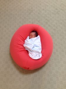 実際にビーズクッションに寝ている写真。気持ちよさそうでしょ(*^_^*)