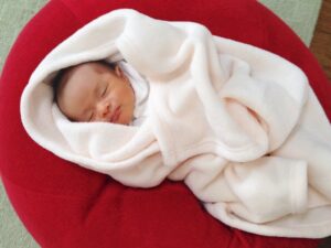 赤ちゃんに人気のビーズクッションで気持ち良くお昼寝です♪