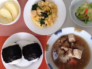 本日のランチはトン汁定食です♪