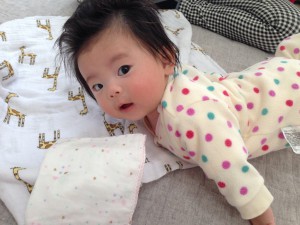 前回うつぶせで泣いていたはるちゃんもこんなにご機嫌♪