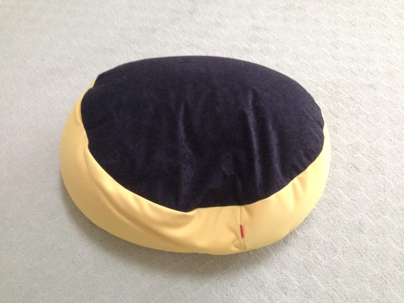 裏に滑り止めが付いてます。