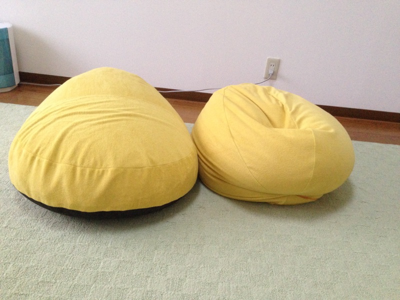 ビーズクッションと比べてみました。