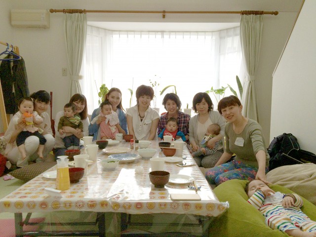 今回参加してくれたお友だちとママたちと講師のしのちゃんです♪