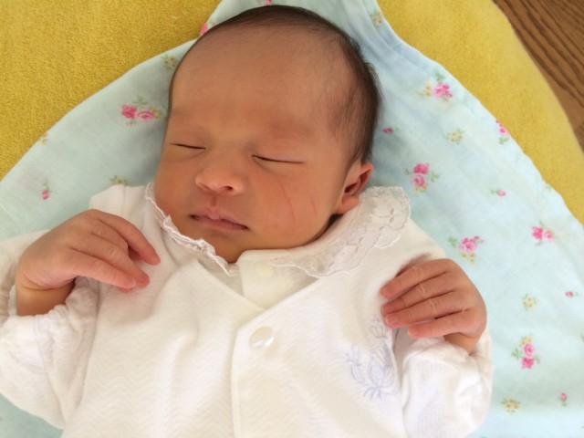 退院の時のわーくん。白いお洋服もお似合いです♪